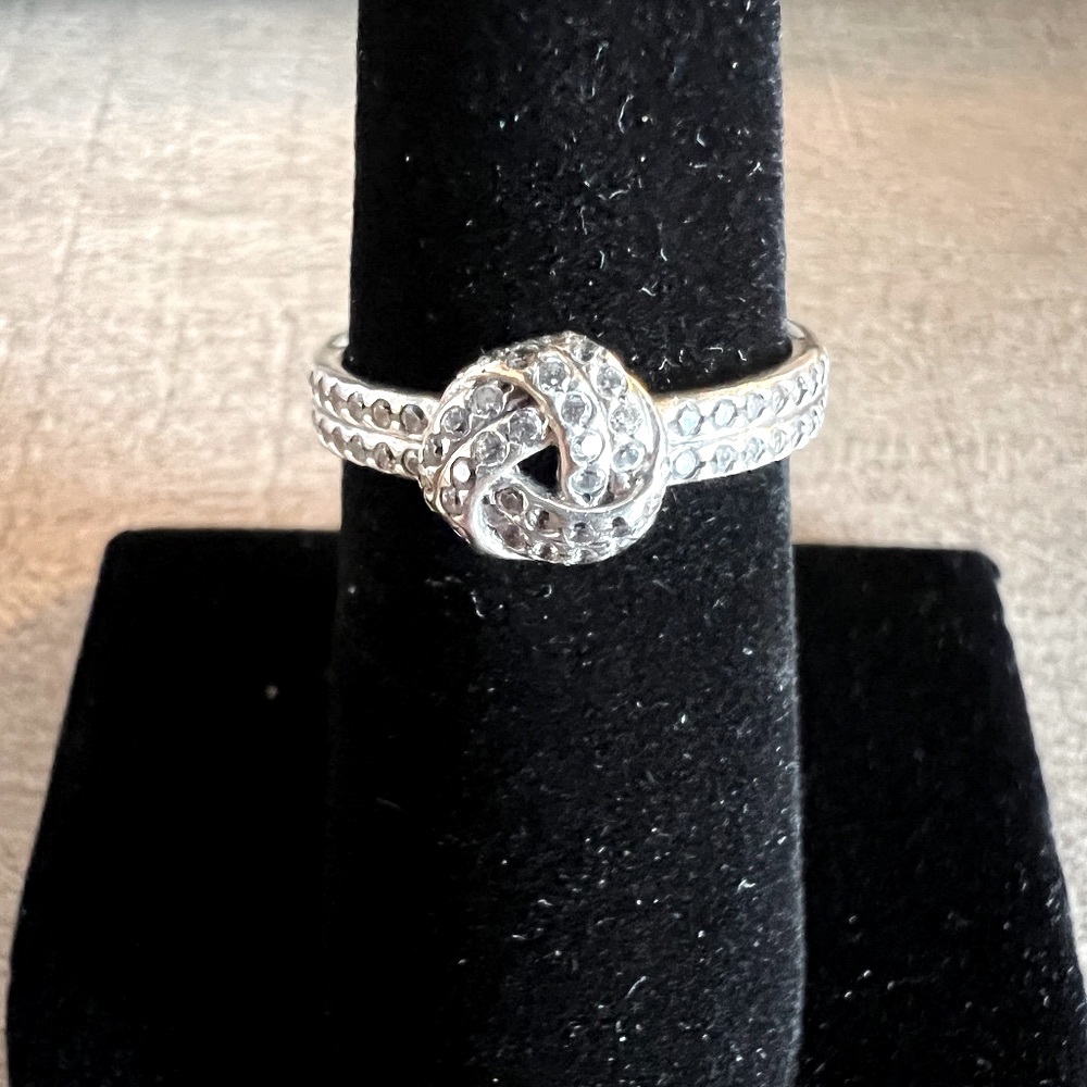 Pandora Shimmering Knot Ring